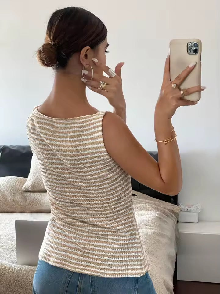 Sleeveless patterned women’s top